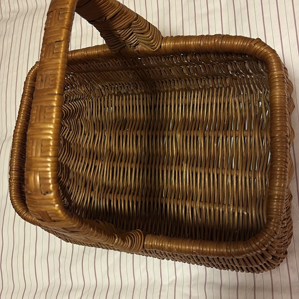 Sturdy Wicker Basket - Picture 5 of 9